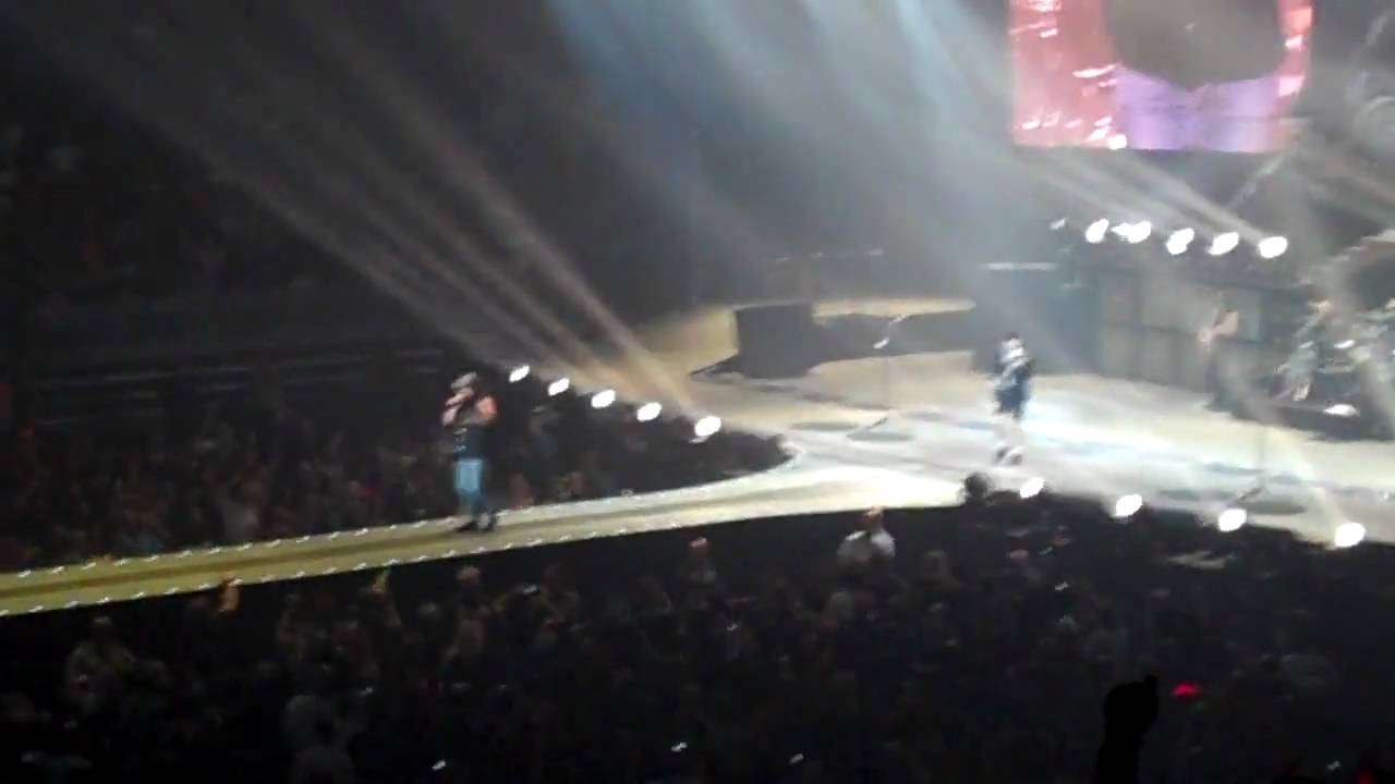 AC/DC- Back In Black ( Live Jacksonville Florida Black Ice Tour) - YouTube