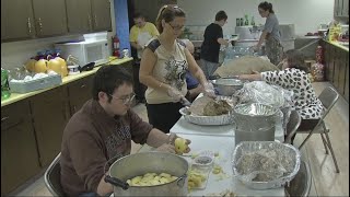 Woman hosts Thanksgiving dinner for hundreds in Mount Vernon
