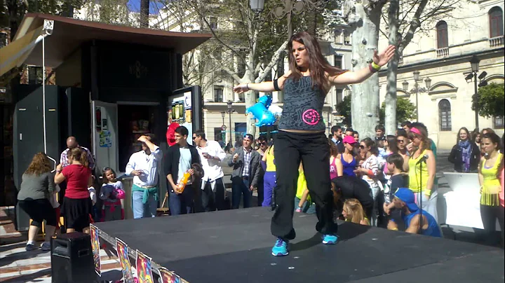 ZUMBA (R) FITNESS - PLAZA NUEVA ( SEVILLA) CON RAQ...