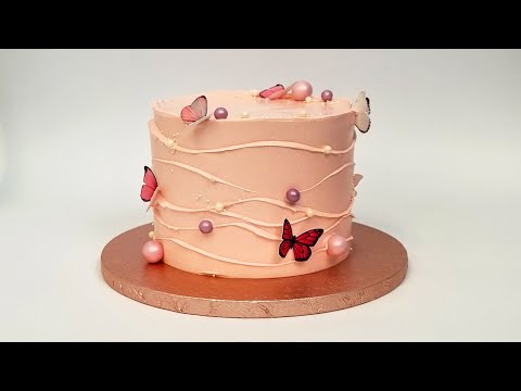 Decor Tort In Valuri Si Fluturi Din Icing | Robert Eisler