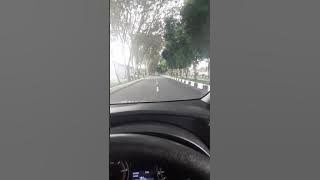 story w.a nyetir mobil innova reborn diesel di jalan lurus yang rimbun