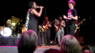 Sharon Jones And The Dap Kings - Be Easy (Live At The Jefferson Theater)