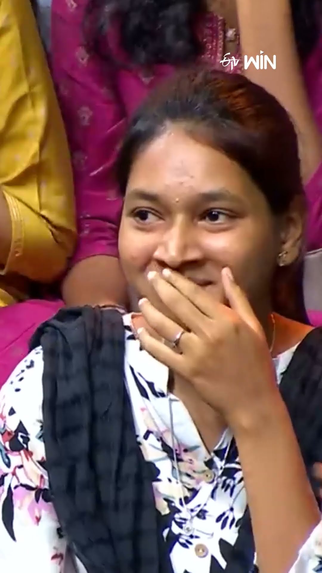 #shorts - అన్నం తినే స్తోమత లేక బుగ్గలు తిన్నాడు..! #sridevidramacompany #rohini #comedy #naresh