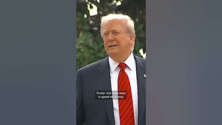 Trump appears on White House roof