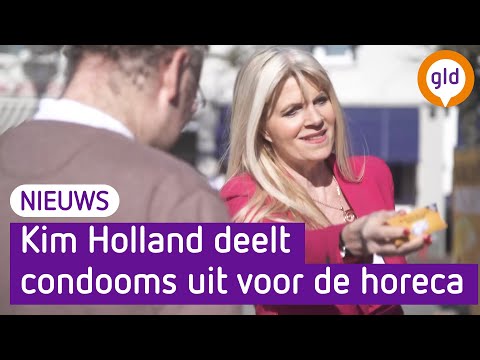 Kim Holland deelt condooms uit om horeca te steunen