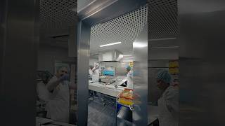 Le Tunnel De Lavage Pour La Vaisselle Du Chuv