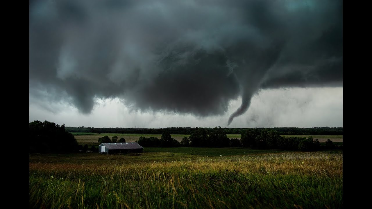 Outrunning Tornado Near Waverly, Iowa YouTube
