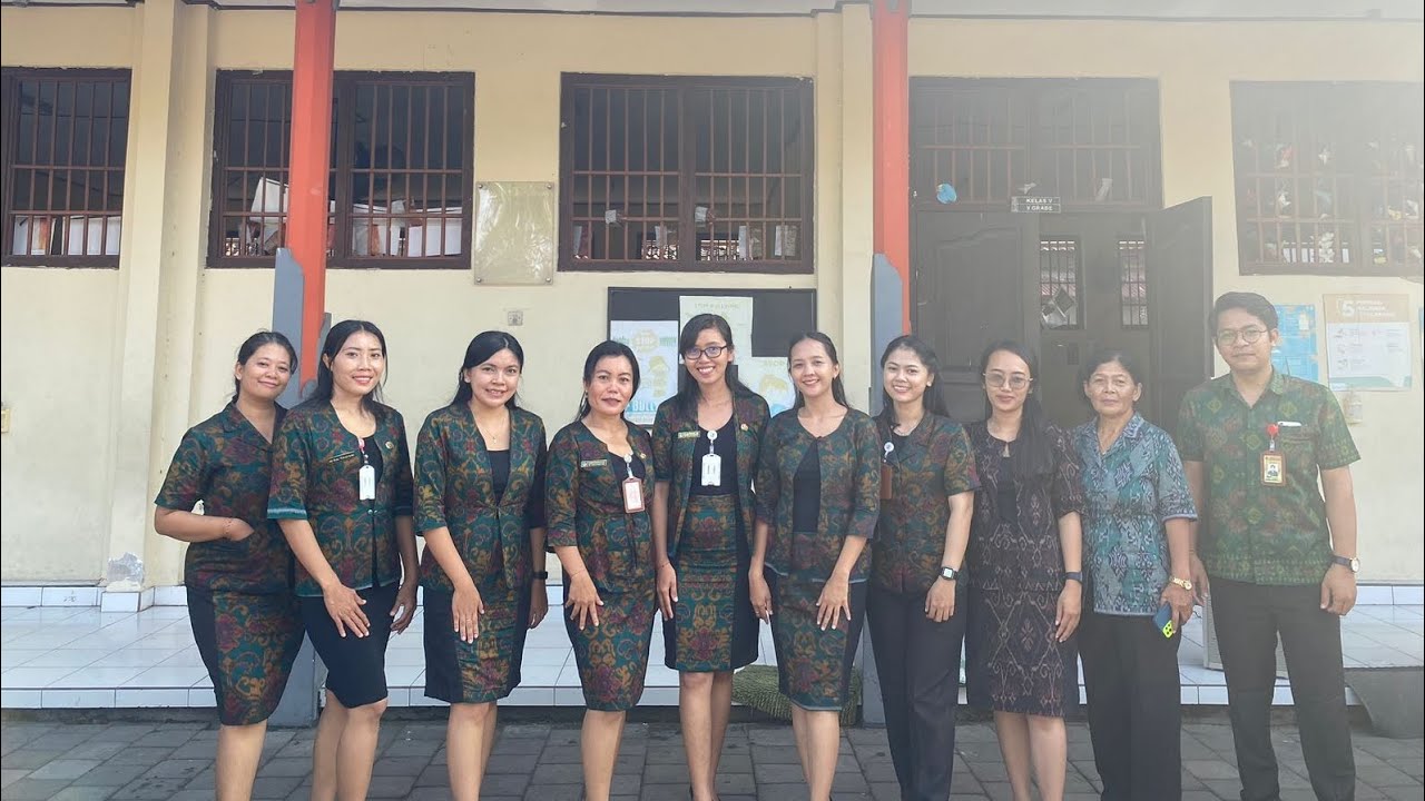 salam kenal guru - guru SD Negeri 2 Peguyangan