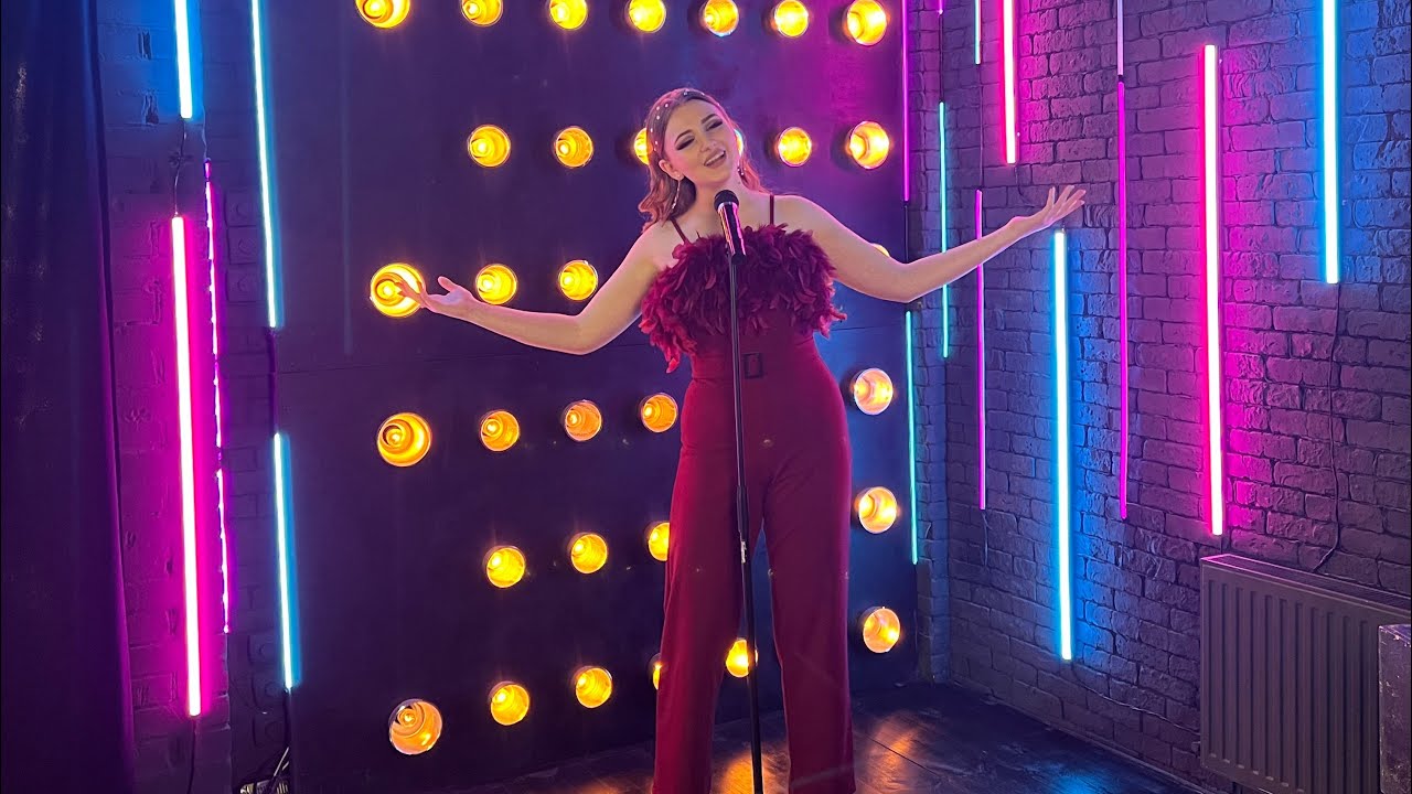 Iscra Iuliana-Everyday is Christmas ( cover Sia)