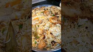 Kache Chicken ki Hyderabadi Biryani #shorts #trendingshorts #foodhut
