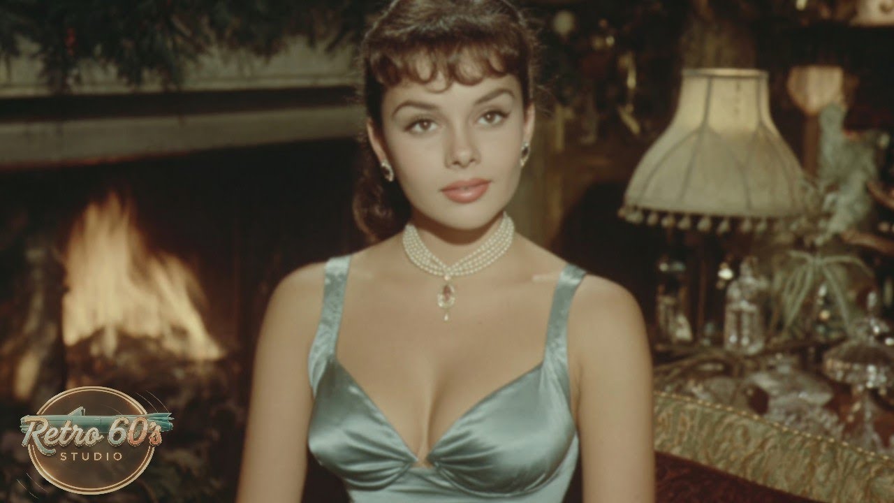 Santa’s Back – The Golden Glow of a 1960s Christmas Dream