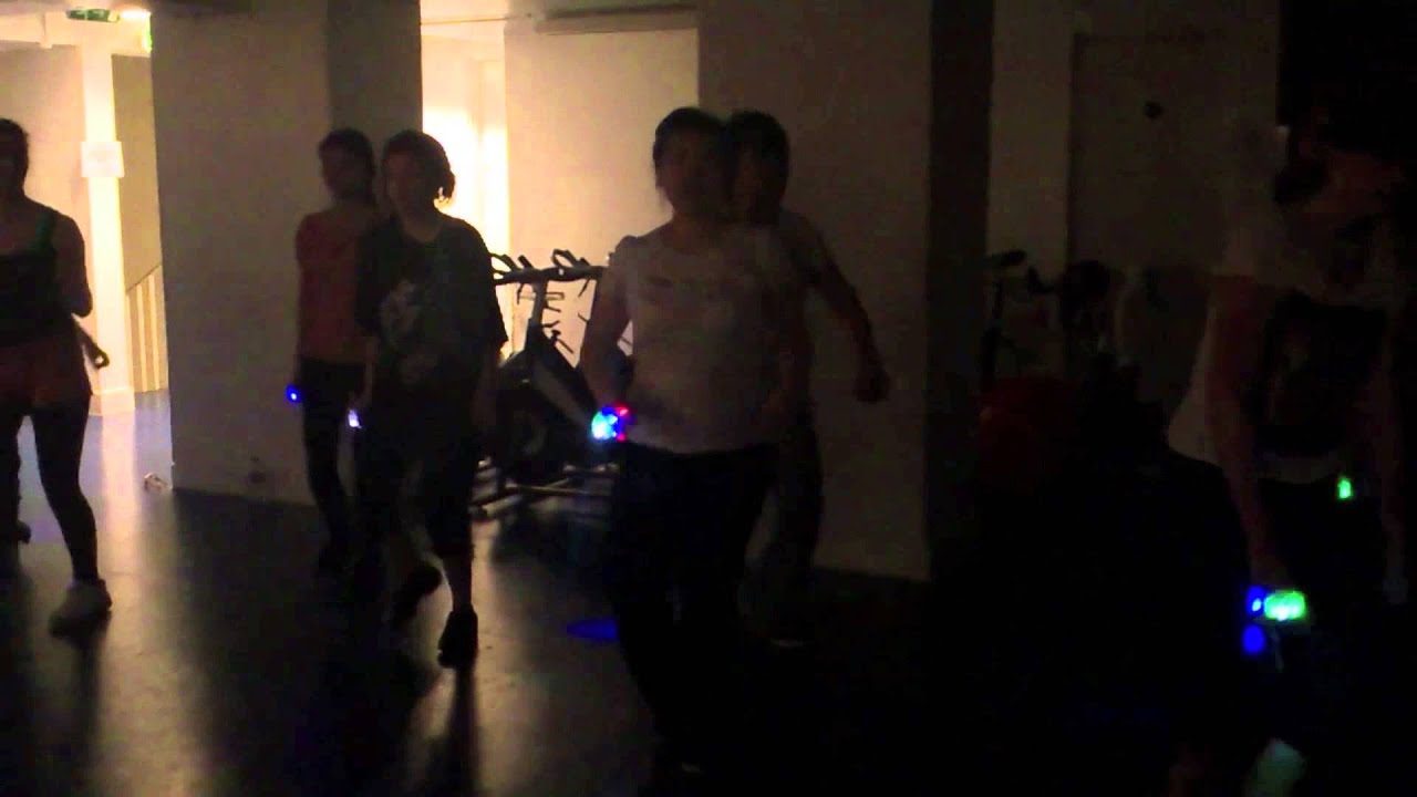 Fun dance choreography to Michael Jackson's 'Thriller'
