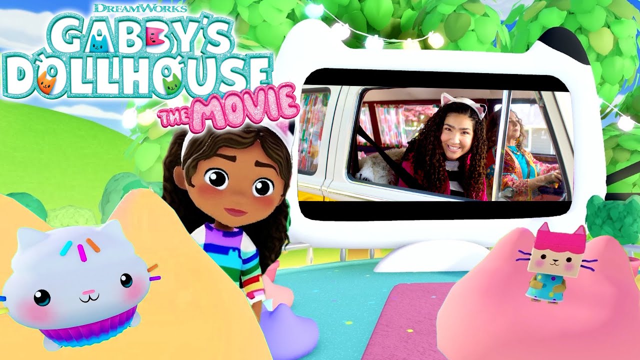 Watching a Movie INSIDE Gabby's Dollhouse ROBLOX! 🎬 🍿