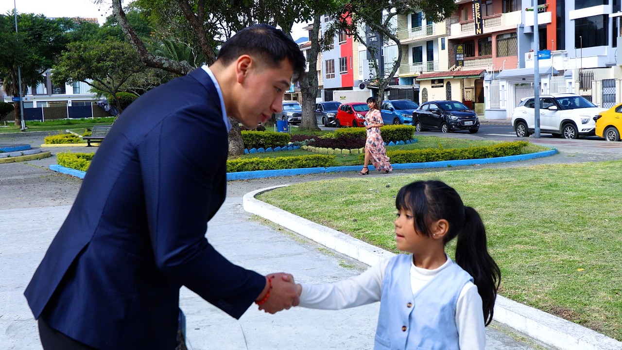 Conoce a una niña, pero cuando escucha el nombre de su madre su pasado vuelve a perseguirlo