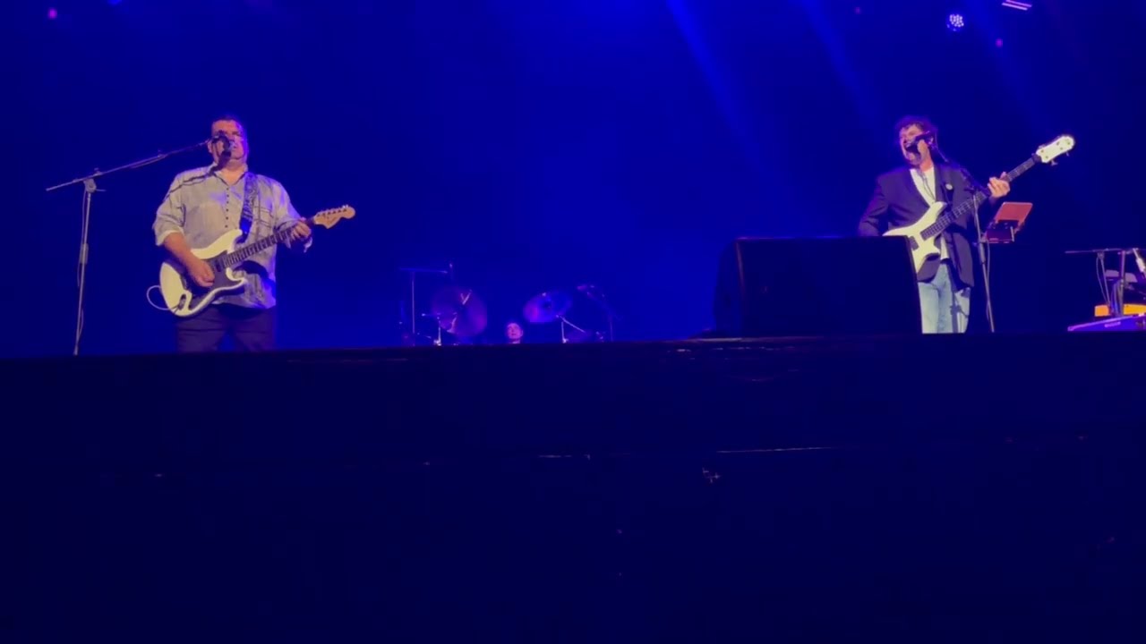 ASIA Performs AN EXTRAORDINARY LIFE Dedicated to John Wetton at
