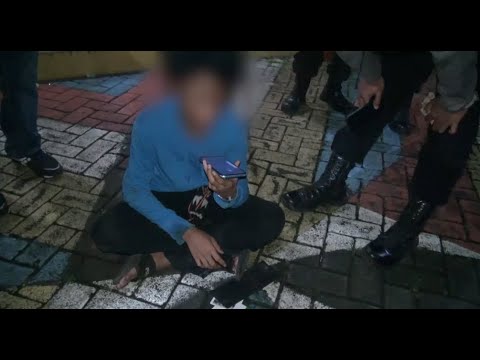 Tertangkap Sendirian, Bocah ini Jebak Temannya Agar Tertangkap - 86