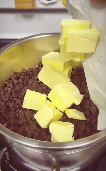 Chocolate ganache easy and yummy 🍫 400 chocolate chips,185 butter 🧈,100 fresh cream,pinch of salt