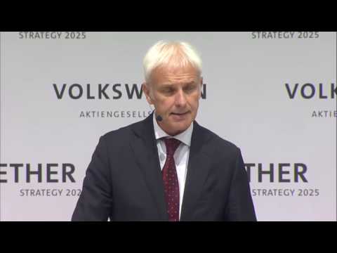 Video: VW Investiert Bis 2025 In 20 Elektroautos