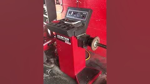 How to calibrate hunter wheel balance machine.