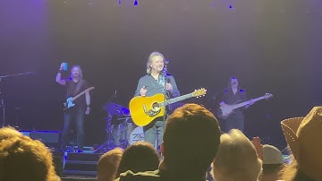 Travis Tritt - Smoke In A Bar