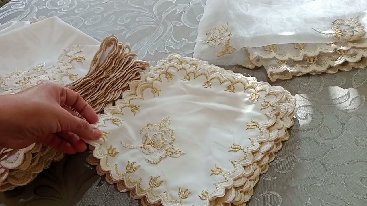 ناب الطاولة بالطرز الرباطي/غطاء طاولة/nappe de table