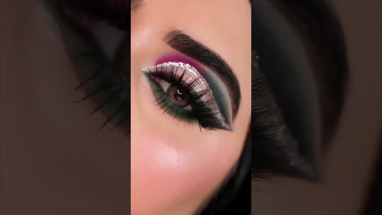 Otaku “Brown Hazel” the perfect colored contacts for a natural look on dark brown eyes 👀