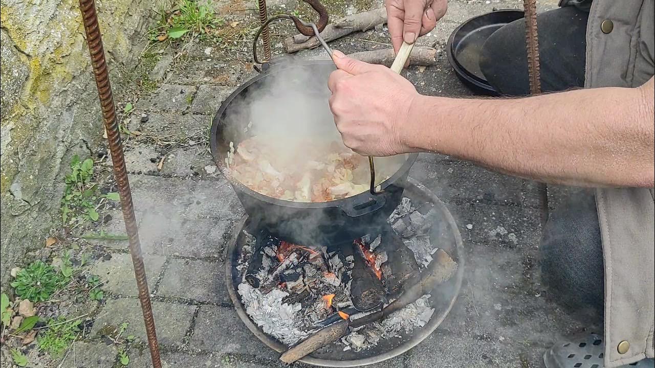 Gulasch ungarischer Art im Dutch Oven über offenem Feuer mit Rotwein mmmmmleker YouTube