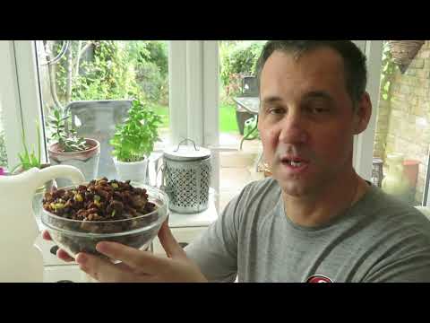 Wideo: Jak Zrobić Angielskie Ciasto Bożonarodzeniowe Z Suszonymi Owocami