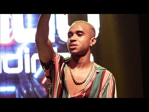 TIRA CASACO BOTA CASACO HIAGO DANADINHO ZURIQUE HALL