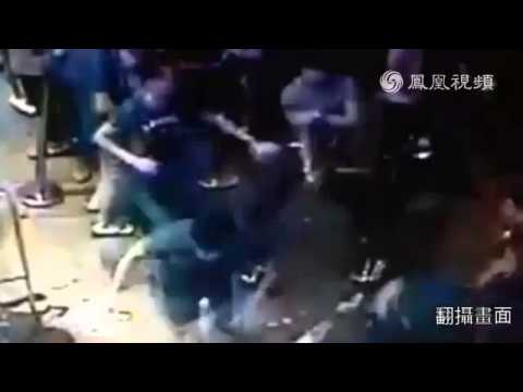 實拍臺灣一刑警夜店調解糾紛遭50人打死 嘴裏插尖刀