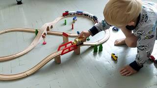 Видео для мальчиков I Играем железной дорогой Vega Toys I Деревянные игрушки : машинки, паровозики.