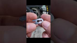 Como ponerle el seguro a tu cadena de moto #motos #moto #motorbike #fypage #motocicleta #motorcycle