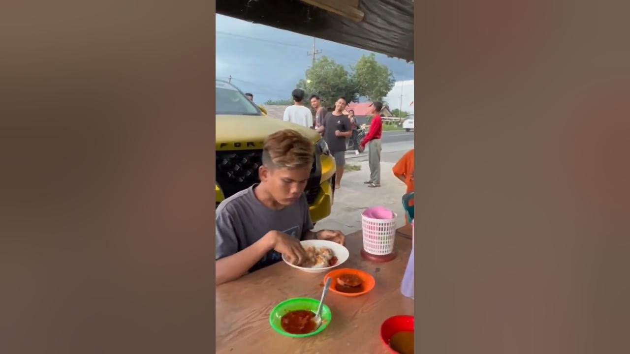 Rian arifin lagi makan di serbu fans ‼️