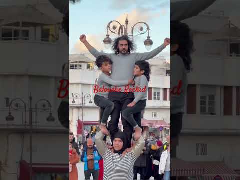 بكاء هستيري لهذة الأجنبية في ساحة سوق برا بعد مشاهدة المرأة الحديدية