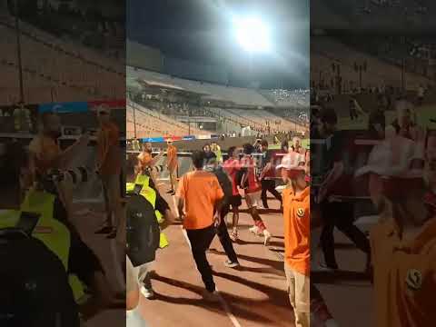 احتفالات حسين الشحات مع الجماهير بعد المباراة الخبرالمصري الاهلي الزمالك حسين الشحات