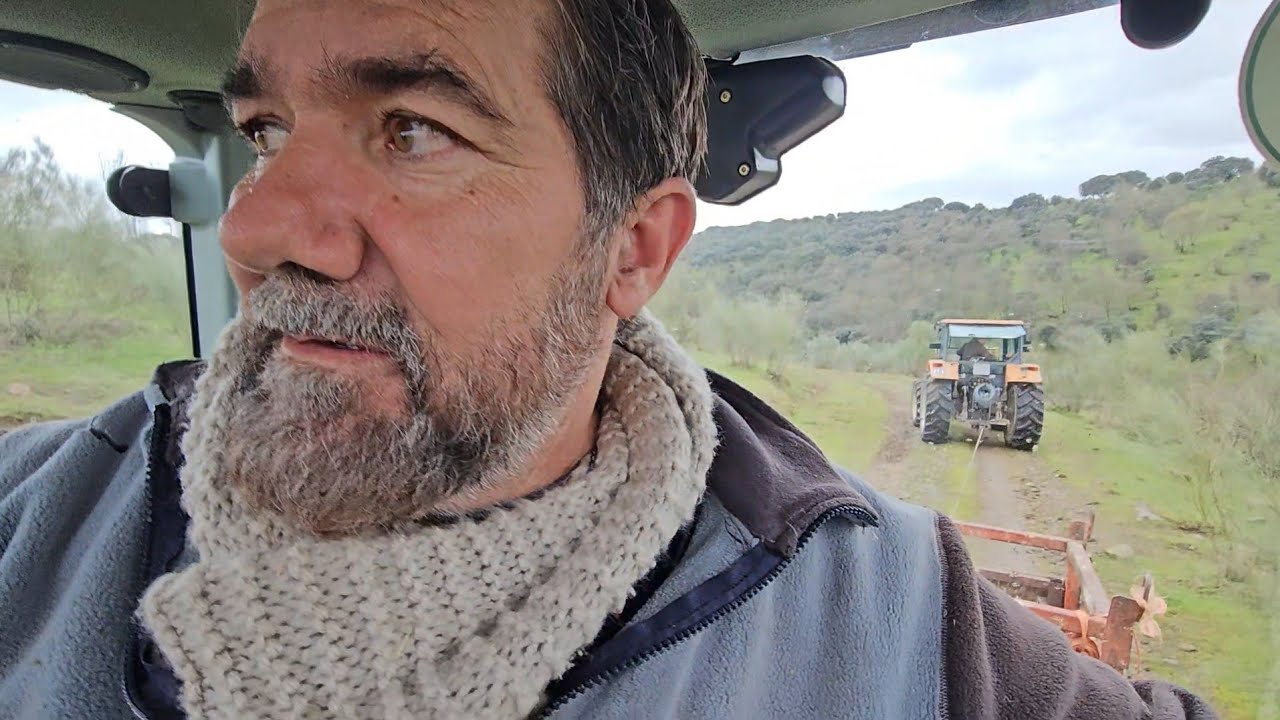 Vamos a remolcar un tractor, veréis qué parajes tan bonitos.😉👍