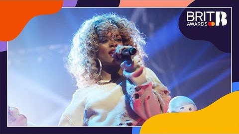 We Found Love Live version - Live performance video thumbnail