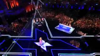 GAROTA CANTA TODOS CHORAM THE X FACTOR USA 2013 chords