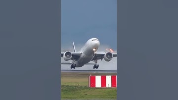 Thumbnail of Super cool takeoff😎✈️