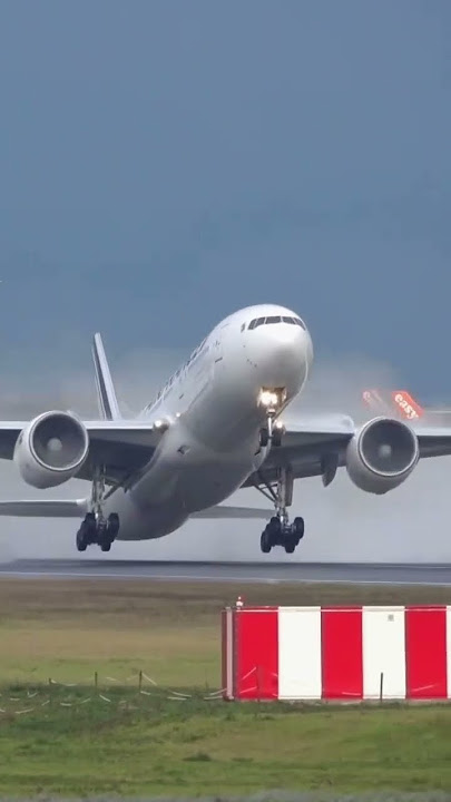 Lepas landas yang super keren😎✈️