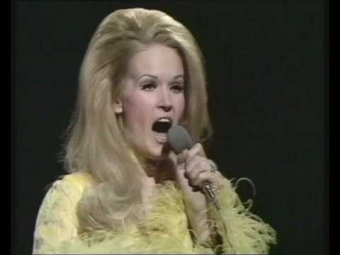 Lynn Anderson - I Beg Your Pardon, I Never Promised You A Rose Garden (BBC Top Of The Pops)