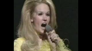 Lynn Anderson - I Beg Your Pardon, I Never Promised You A Rose Garden (BBC Top Of The Pops)
