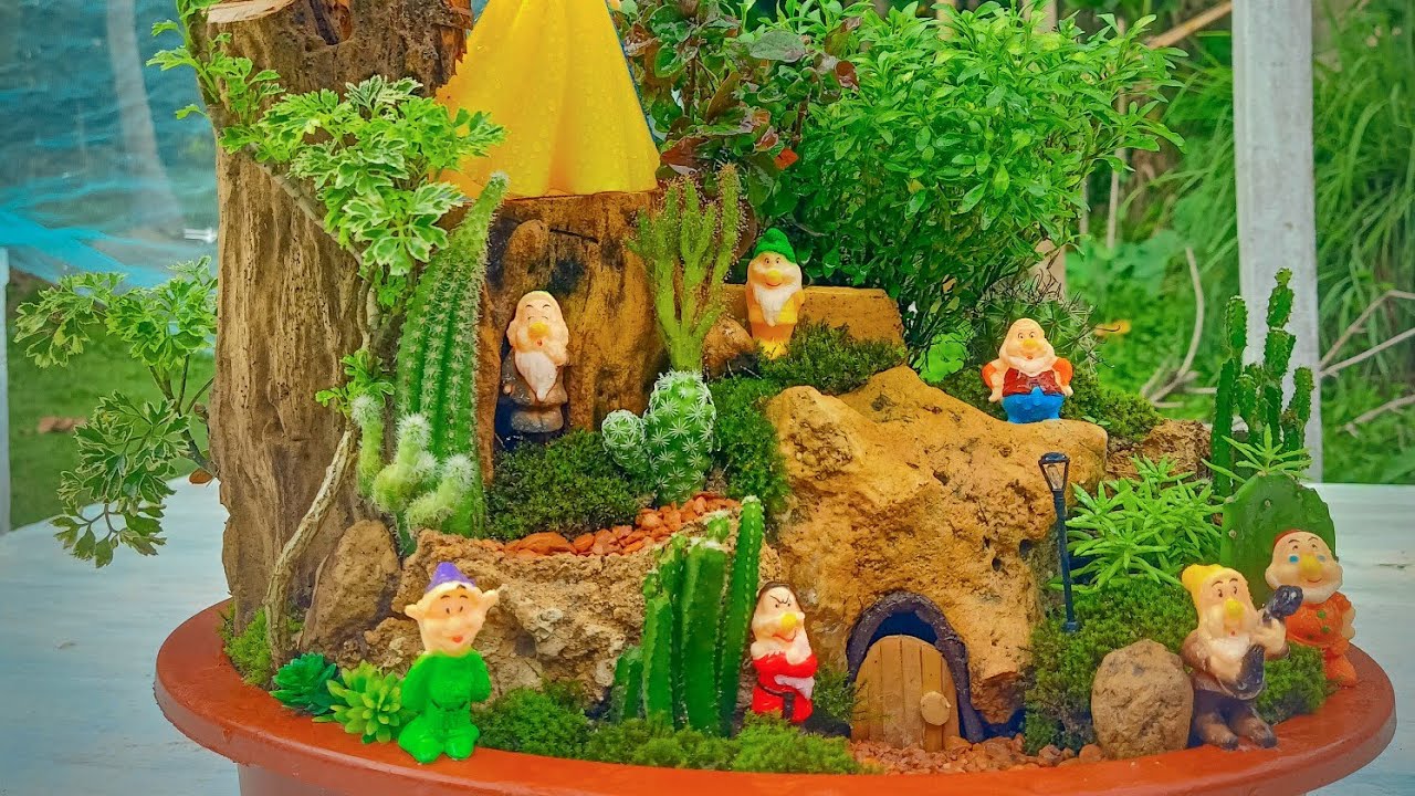 DISH GARDEN DESIGN IDEAS : Snow White & The Seven Dwarfs Inspired Dish