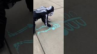 Ever seen a skeleton drawing skeletons with sidewalk chalk  💀 #halloween2024 #chalkart