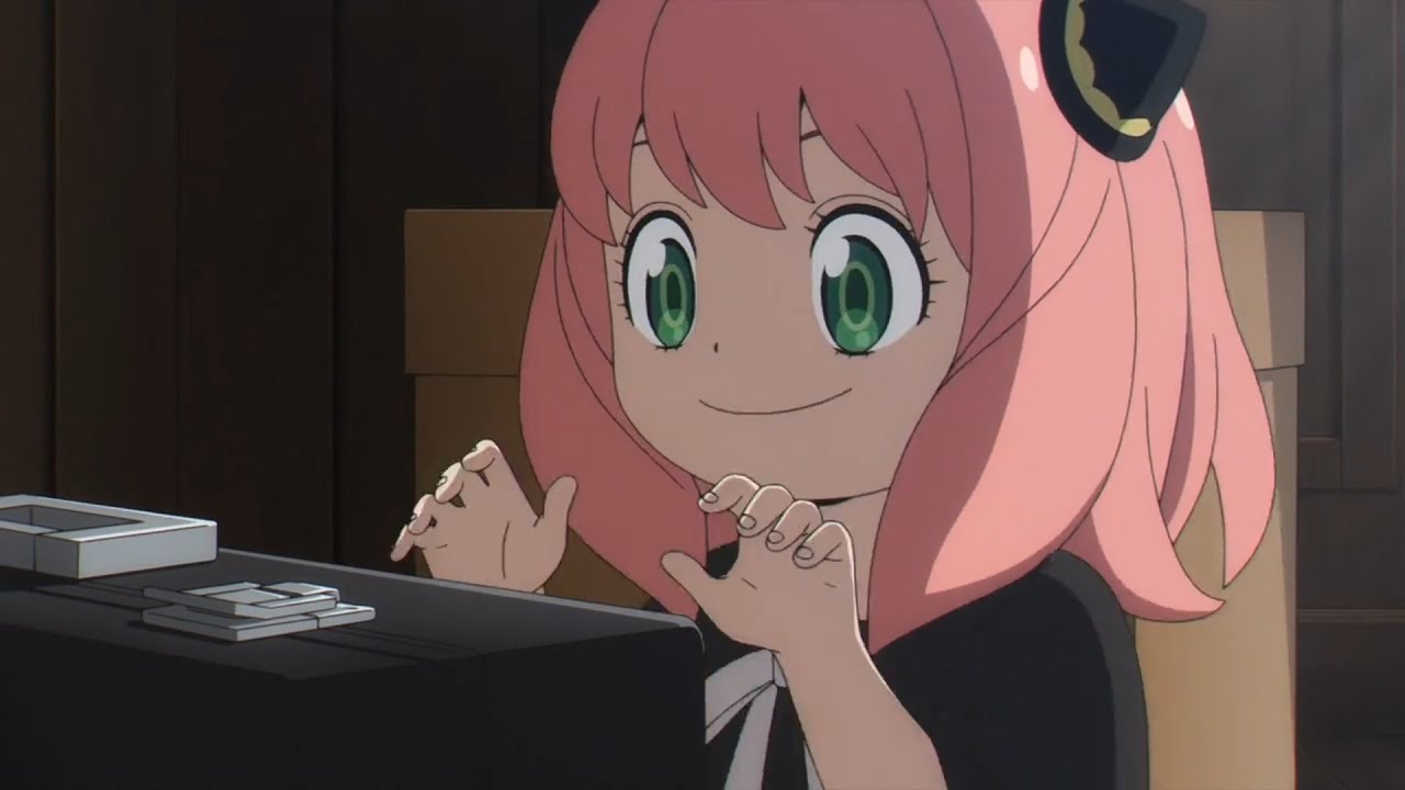 Qiz mushukini ochadi