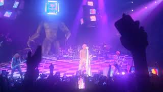 Machine Gun Kelly w/ Travis Barker - Tickets to My Downfall (live)