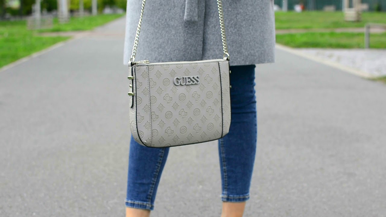 Crossbody kabelka Guess Kamryn šedá - YouTube