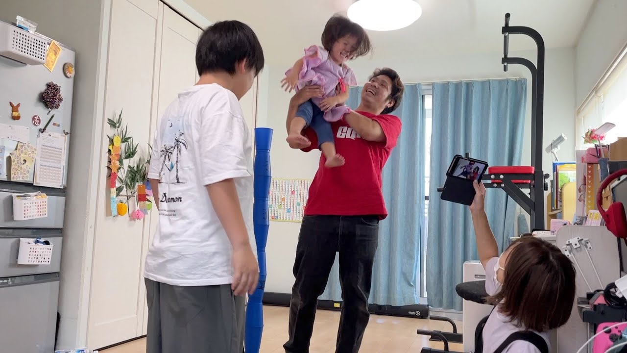 りゅうちゃんに抱っこされるのがイヤなみおちゃんをかっさらうりゅうちゃんw【ココロマン普段の様子】