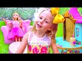 Nastya und eine lustige Geschichte über Make-up und Spielzeug für Mädchen