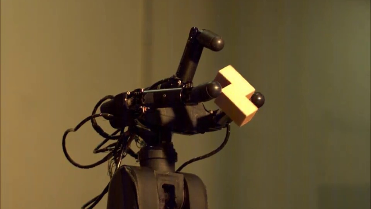 Active 3D sensing using a multifingered hand